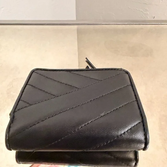 AUTHENTIC SMALL KIRA DIAMOND QUILT ZIP-AROUND WALLET - Picture 3 of 6